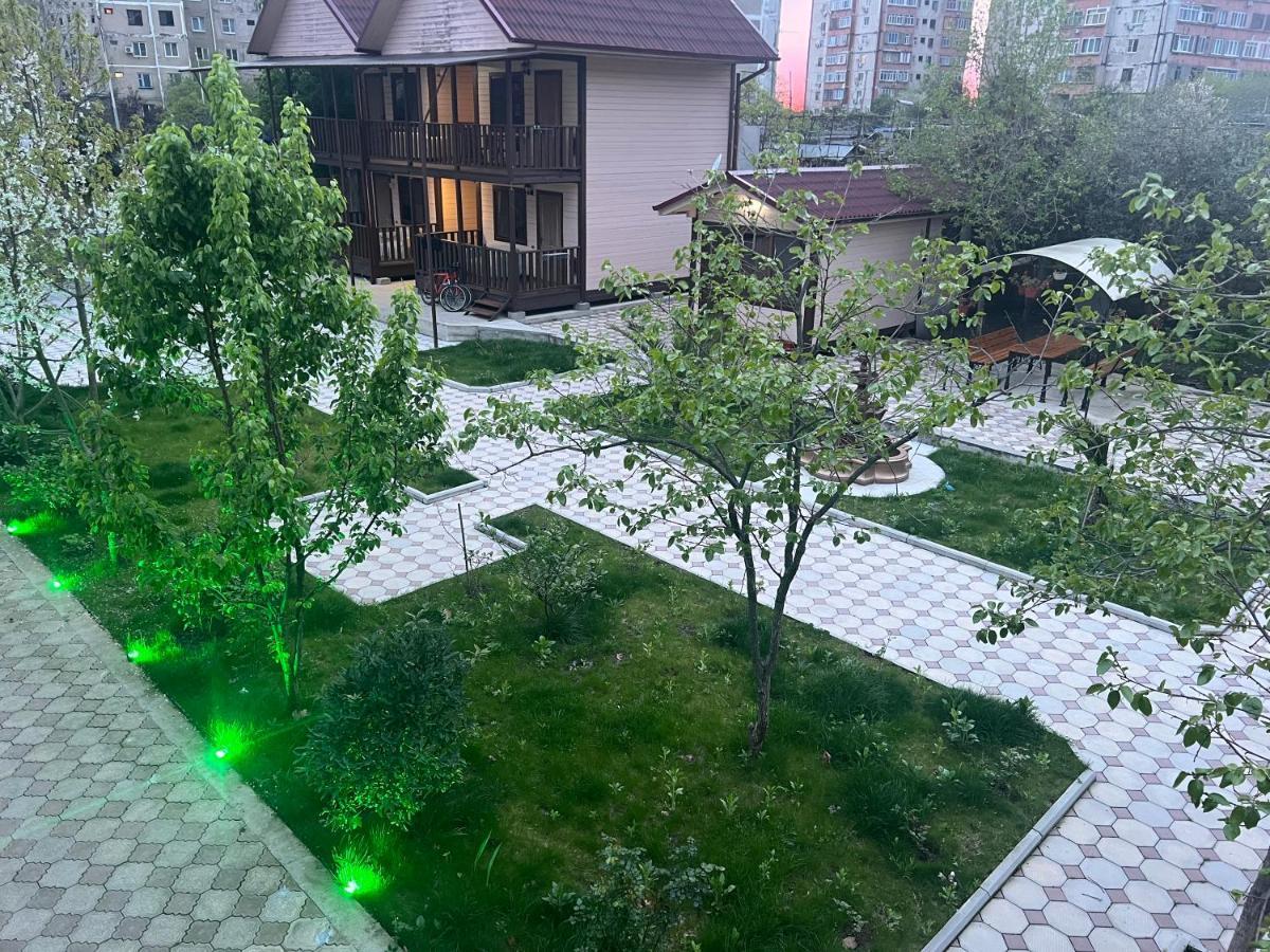 Отель Гостевой дом У Кирюши Гагра Экстерьер фото